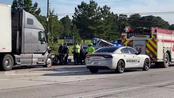 Augusta Usa Semi Truck Kollision Med Pickup Pan Scen Människor — Stockvideo