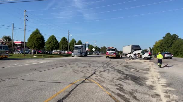 Augusta Usa Semi Truck Collision Pickup Still Scene People Cleaning — Stock Video
