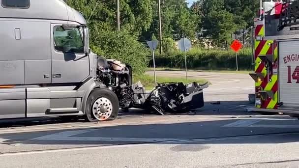 Augusta Usa Semi Truck Collision Pickup Close Zoom Out Police — Stock Video