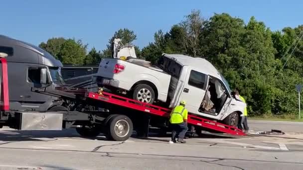Augusta Usa Semi Truck Collision Pickup Side View Close Tow — Stock Video