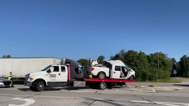 Augusta Usa Ένα Ημι Φορτηγό Σύγκρουση Ένα Pickup Γερανό Φόρτωση — Αρχείο Βίντεο