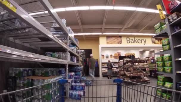 Augusta Usa Walmart Buurt Markt Interieur Mensen Winkelen Dragen Gezichtsmaskers — Stockvideo