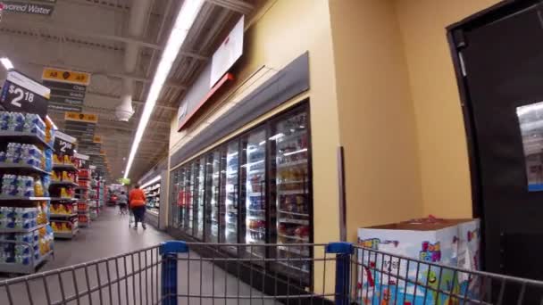 Augusta Usa Walmart Grannskapsmarknad Interiör Människor Shopping Och Visning — Stockvideo