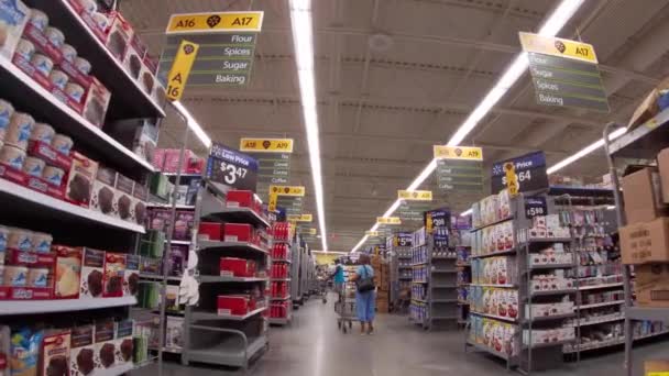 Augusta Usa Walmart Neighborhood Market Interior Senior Lady Shopping — Stockvideo