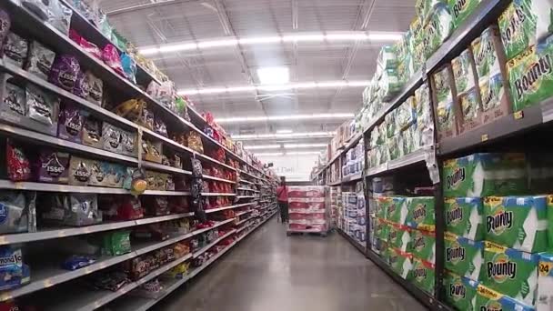 Augusta Usa Walmart Supercenter Çişleri Kağıt Havlu Koridoru Kağıt Paletler — Stok video