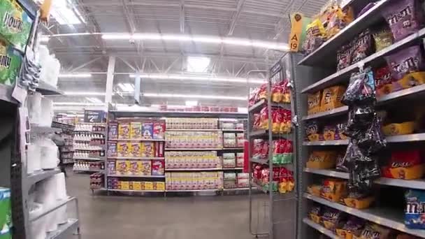 Augusta Usa Walmart Supercenter Inneneinrichter Mit Mundschutz — Stockvideo