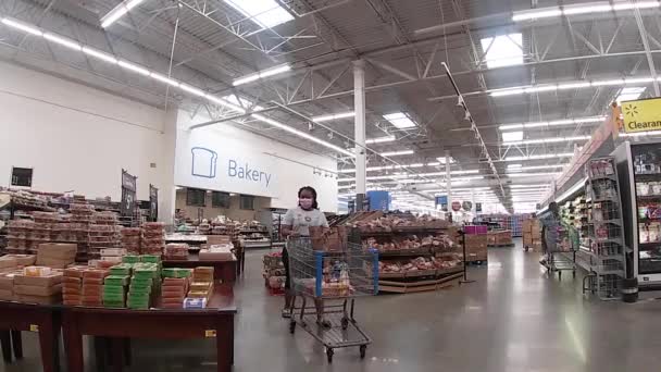 Augusta Usa Walmart Supercenter Zákazník Interiéru Chodí Masce — Stock video