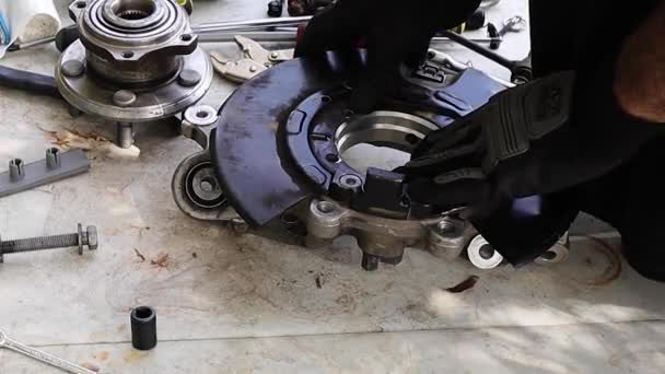 Burke County Usa Mechanic Works Car Parking Brake Plate Alignment — Stock Video