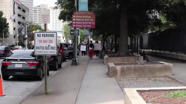 Atlanta Usa Atlanta Protestuje George Floyd Breonna Taylor Demonstranti Pohybující — Stock video