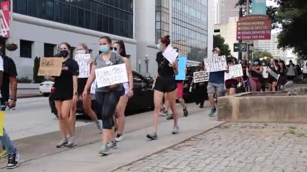 Atlanta Usa Atlanta Tüntetések George Floyd Breonna Taylor Tüntetők Csendesen — Stock videók