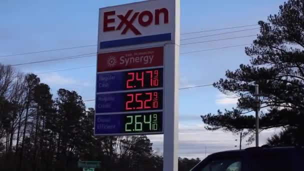 Augusta Usa Pan Una Señal Digital Precios Del Gas Tráfico — Vídeo de stock