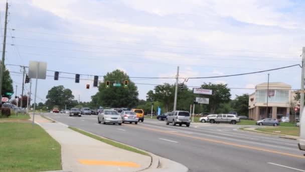 Condado Gwinnett Eua Tráfego Oak Road Snellville — Vídeo de Stock