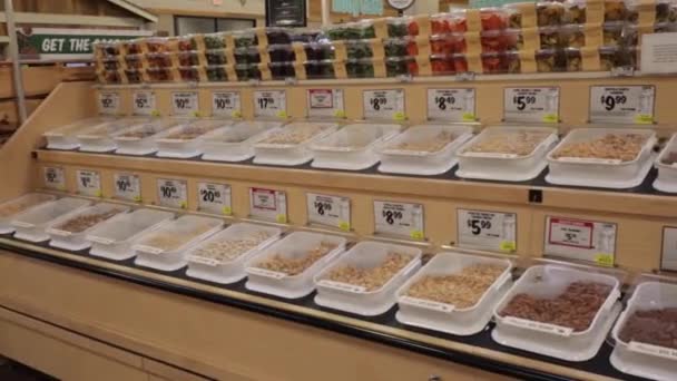 Augusta Usa Sprouts Retail Upscale Grocery Store Interior Right Pan — Video Stock