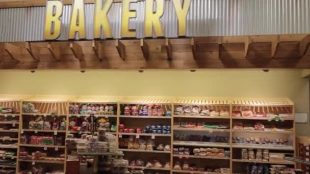 オーガスタ ガインUsa パン屋看板の装飾とパンエリアの芽小売高級食料品店パン — ストック動画