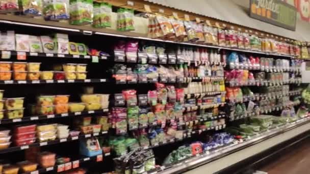 Augusta Usa Csírák Kiskereskedelmi Előkelő Élelmiszerbolt Serpenyő Termékek Fali Zöldségek — Stock videók