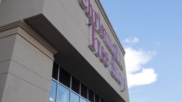 Augusta Usa Christmas Tree Shops Retail Store Exterior Tilt Building — Stock Video