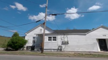 Augusta, Ga USA - 04: 18: 21: Telfair Caddesi 'ndeki kentsel eski tarihi evlerin şehir merkezleri