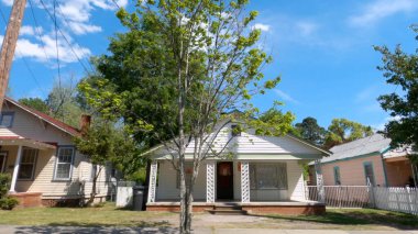 Augusta, Ga USA - 04: 18: 21: Eski tarihi bağbozumu güney evleri Tuttle Caddesi