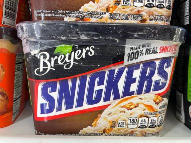 Columbia County, Ga USA - 01: 29 25: Market Breyers Dondurma Snickers