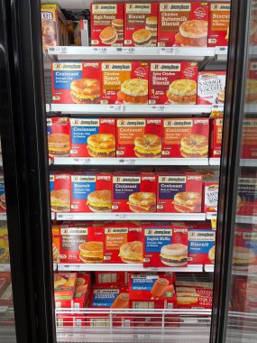 Columbia County, Ga USA - 02 06: 25: Market içi Jimmy Dean bisküvileri dolu raflar
