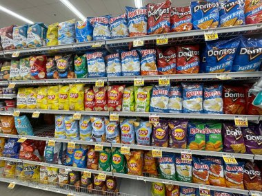 Columbia County, Ga USA - 02 08: 25: Market patates cipsi bölümü yan görünümü