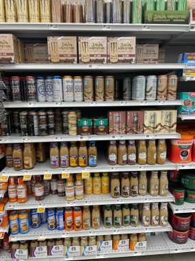 Columbia County, Ga USA - 02 08: 25: Market enerji içecekleri bölümü ve fiyatları