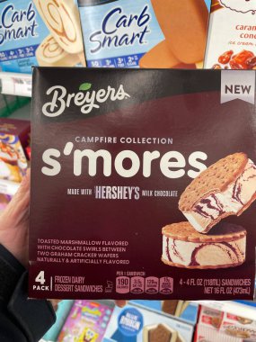 Warrenton, SC USA - 02: 12 25: Market Dondurma Yeniliği Smores