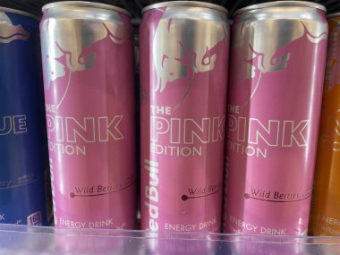 Warrenton, SC USA - 03 05 05: 25: Market Red Bull enerji içeceği.