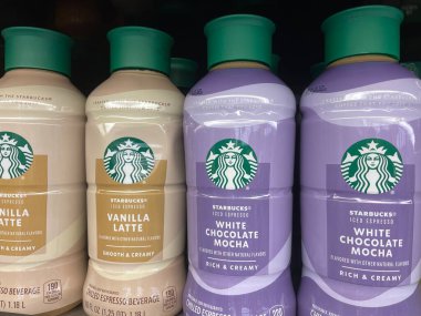 Warrenton, SC USA - 03 08: 25: Market Starbucks soğutulmuş kahve içecekleri