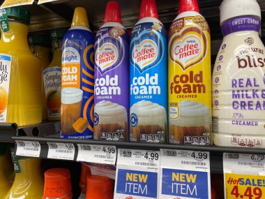 Warrenton, SC USA - 03: 14: 25: Market: Kahve eşi krema çeşitliliği