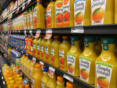 Warrenton, SC USA - 03: 14 14: 25: Market Portakal suyu çeşnili bölüm görünümü