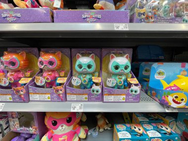 Kuzey Augusta, SC USA - 05 01: 25: Walmart perakende mağazası Super Kitties çocuk oyuncakları