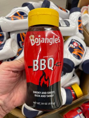 Warrenton, Ga USA - 05 10 25: Market Bojangles Barbekü sosu perakende satış