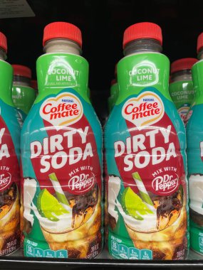 Warrenton, GA USA 05 28 25: Market Kahve Arkadaşı Kirli Soda Dr. Pepper