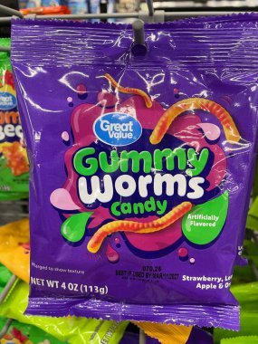 Warrenton, SC USA - 06 07: 25: Walmart perakende mağazası şekerleme paketledi.