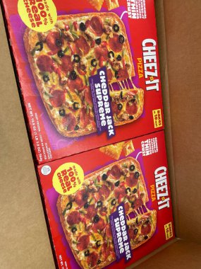 Warrenton, SC USA - 06 07: 25: Market Cheez-It dondurulmuş pizza.