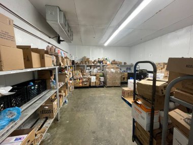 Warrenton, SC USA - 06 11: 25: Donmuş bir dondurucuda market ürünü