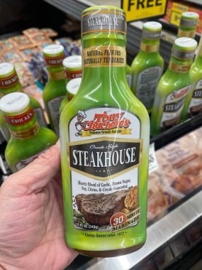Warrenton, SC USA - 06: 21 25: Market Tony Chachere 'in Creole marinade bifteği