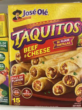 Warrenton, SC USA - 06: 24: Market Taquitos: Donmuş İspanyol atıştırmalıkları sığır ve peynir