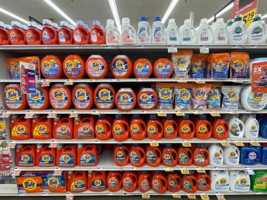 Warrenton, SC USA - 06: 27 25: Market Tide çamaşır deterjanı bölümü