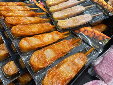 Warrenton, SC USA - 06: 30 30: Market kebapçıları et kabına sarılı