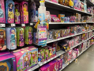 Grovetown, Ga USA - 01325: Walmart perakende oyuncak mağazası bölümü Disney bebekleri bölümü
