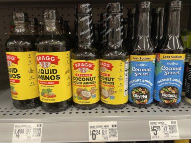 Waynesboro, Ga USA - 02 10 10 25: Walgg mağazası Bragg sıvı amino hindistan cevizi gizli aminolar