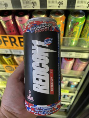 Lakeland, Fla USA - 08 01 01: 7-11 bakkal Redcon1 enerji içeceği