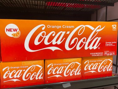 Warrenton, SC USA - 03: 22 25: Market Coca Cola 12 paket portakal kremi