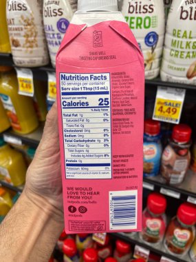 Warrenton, SC USA - 03: 22 25: Market Nut Pods süt ürünleri yan etiketi