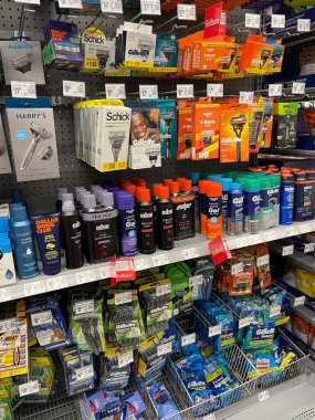 Kuzey Augusta, SC USA - 03: 22 25: Walmart tıraş köpüğü ve tıraş bıçağı
