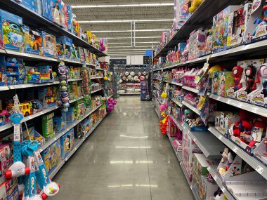 Kuzey Augusta, SC USA - 03: 22 25: Walmart Oyuncak Koridoru