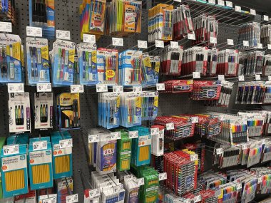 Kuzey Augusta, SC USA - 03: 22 25: Walmart sabit bölümü ve fiyatları