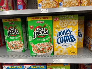 Kuzey Augusta, SC USA - 03: 22 25: Walmart Apple Jacks ve Honey Combs mısır gevreği ve fiyat